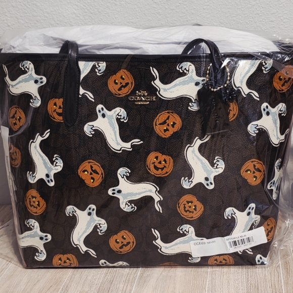 NEW Coach Halloween City Tote Bag CCE69 Signature Ghost Pumpkins Spider Charm - Picture 8 of 11